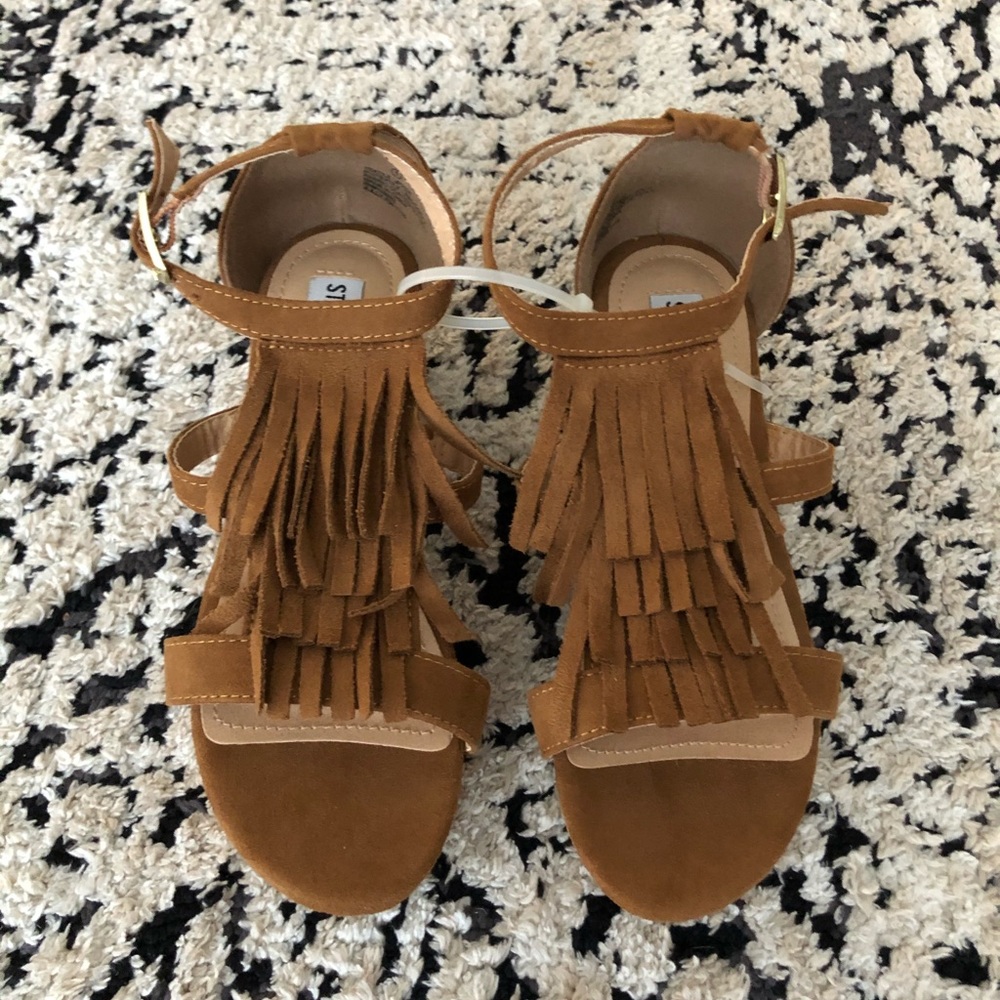 NEW Steve Madden Fringe Wedge Size 1